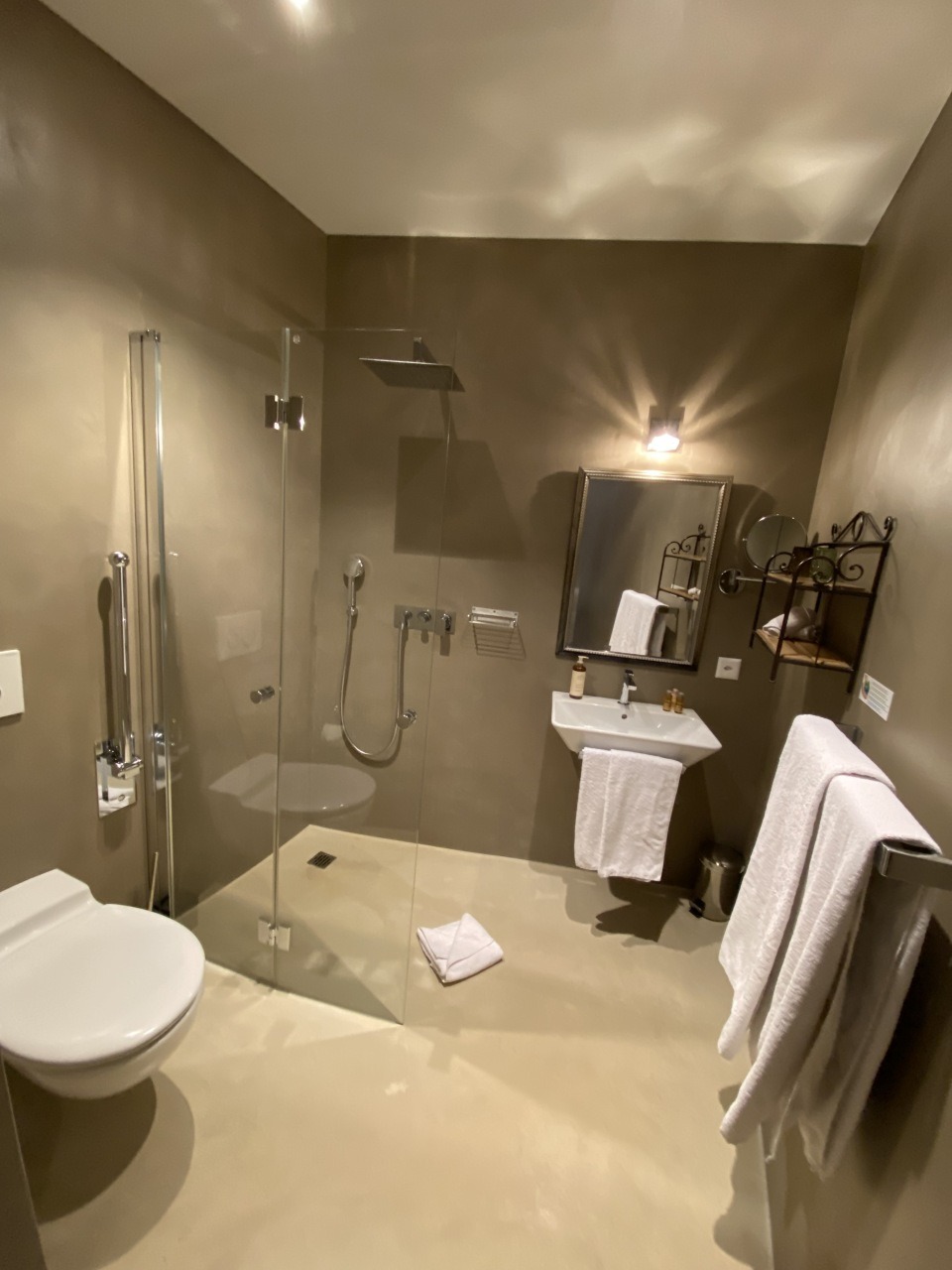 Maison Igor, chambre d'hôtel, Berceuses du Chat