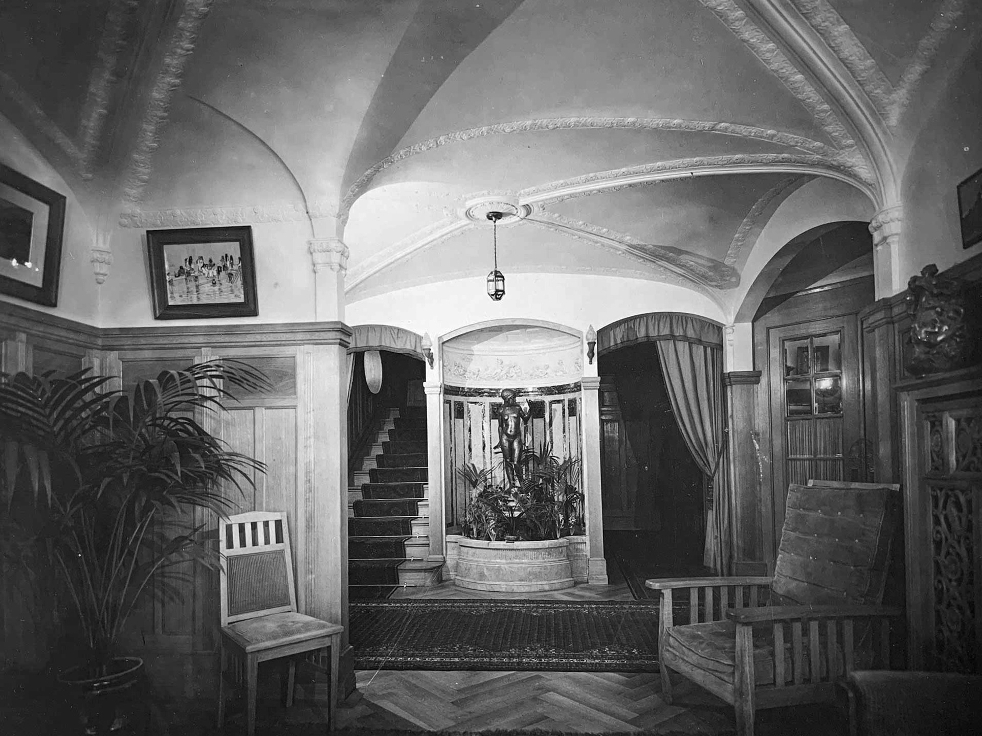 Ancienne photo de l'entrée de la Maison d'Igor